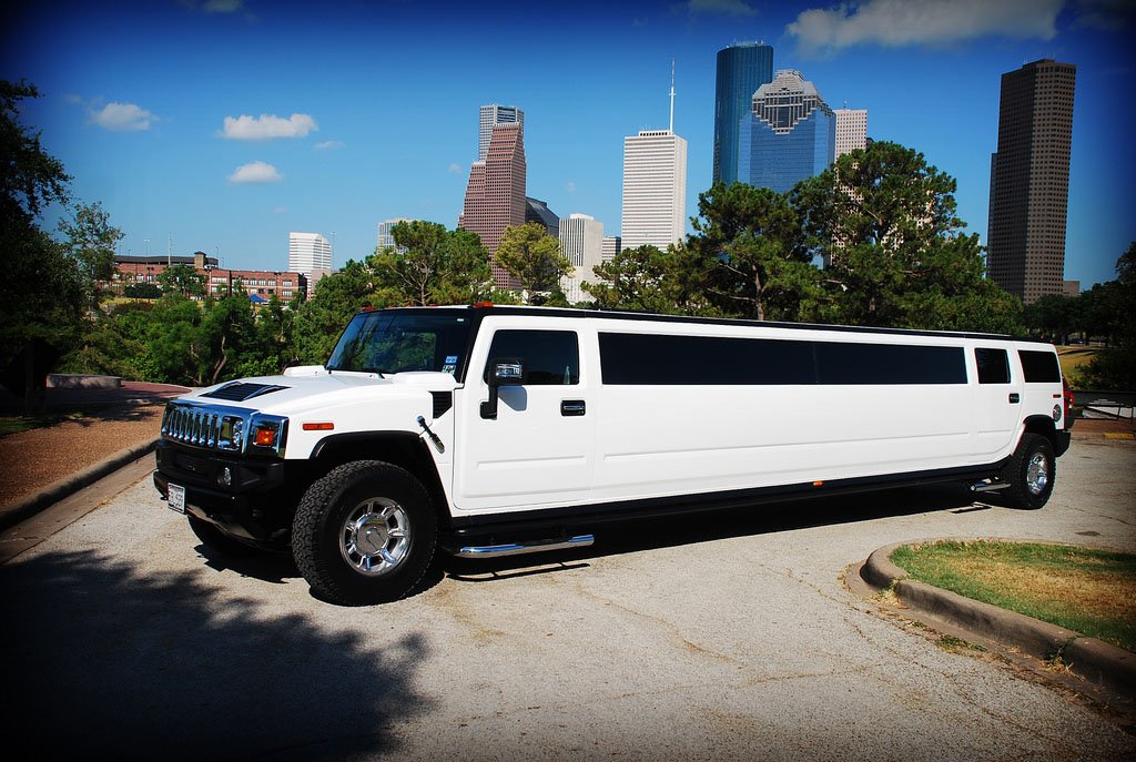 white hummer limo